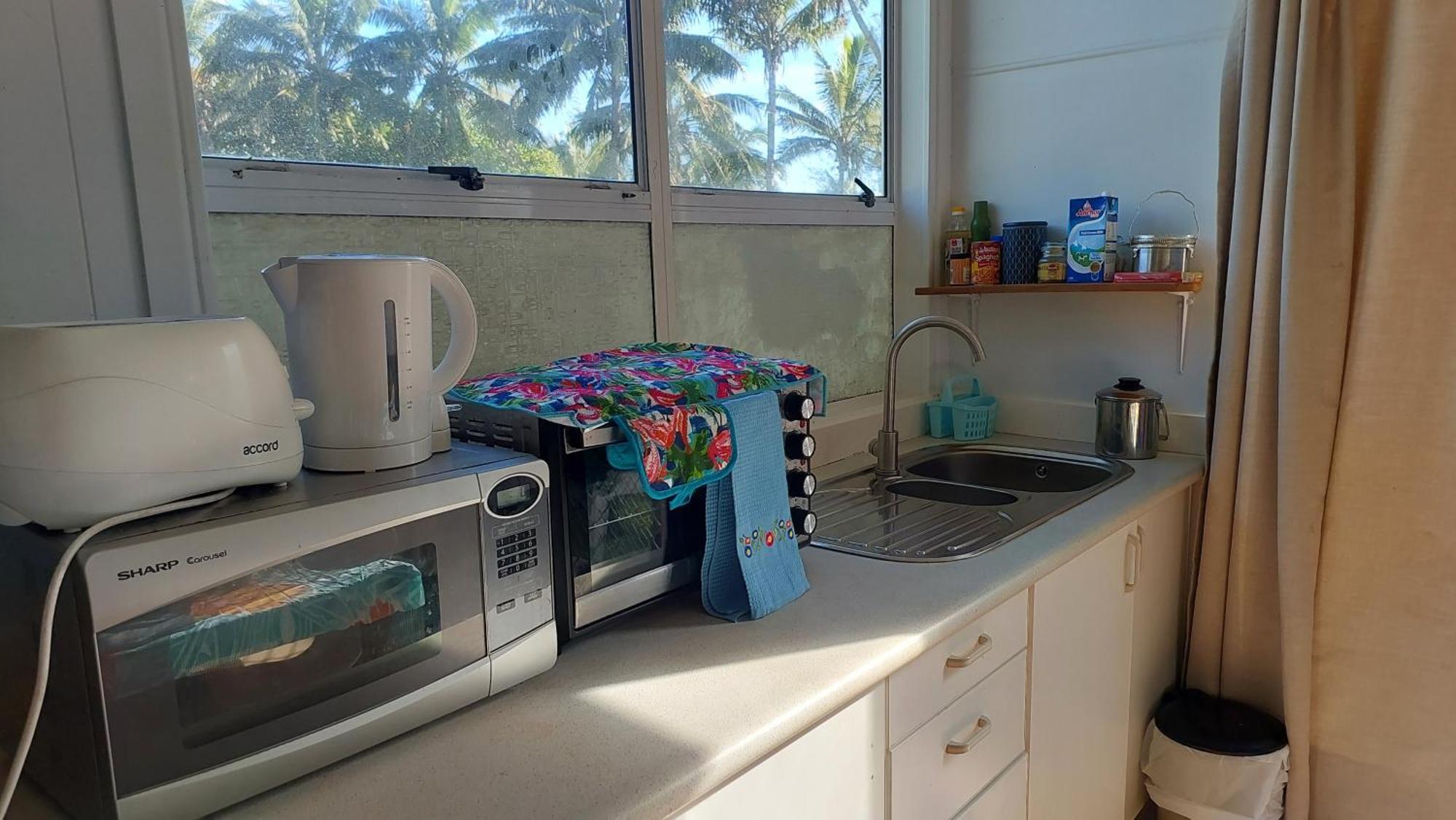 Barefoot Base Tupapa Apartment *