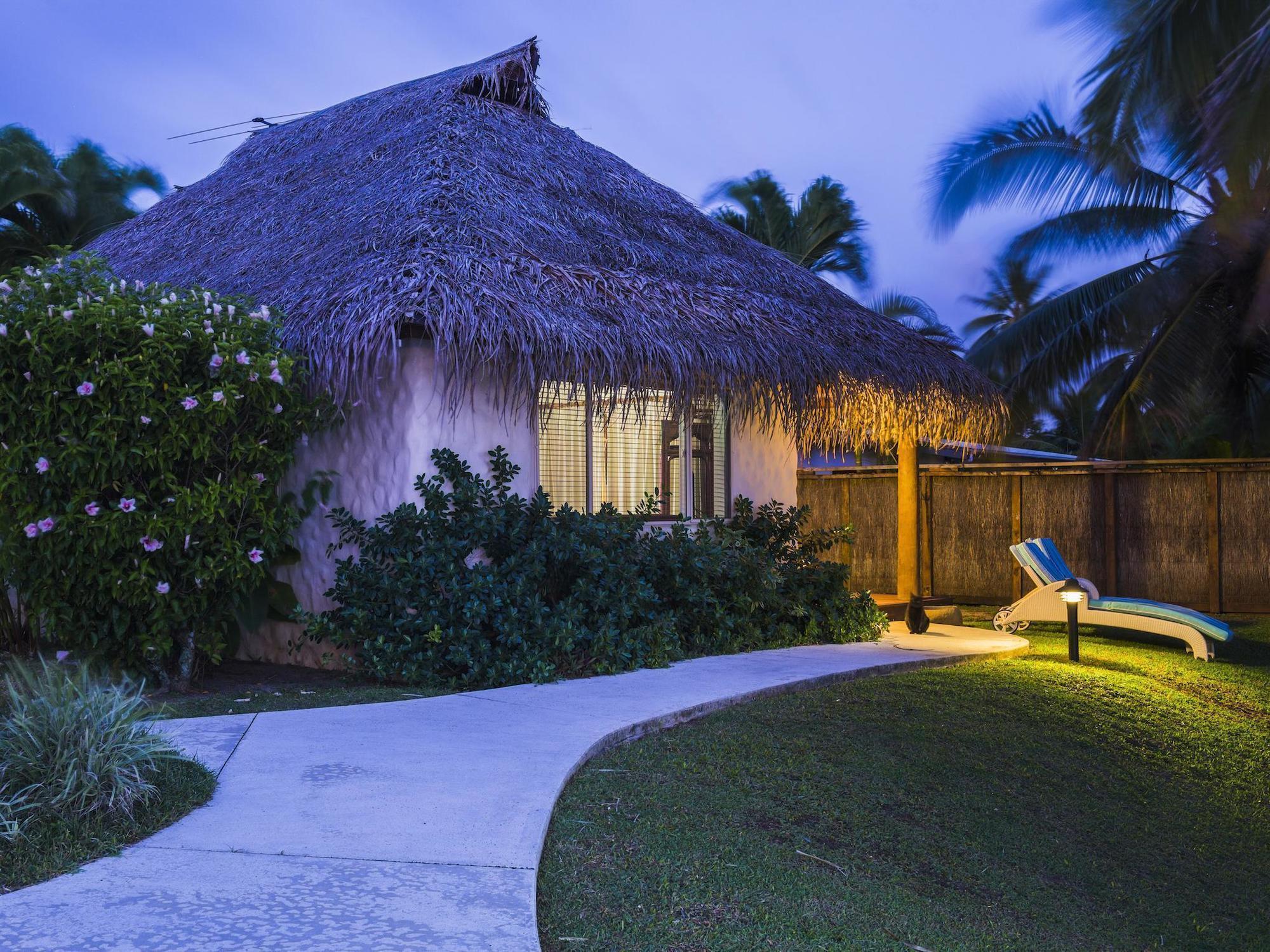 Motu Beachfront Art Hotel Titikaveka