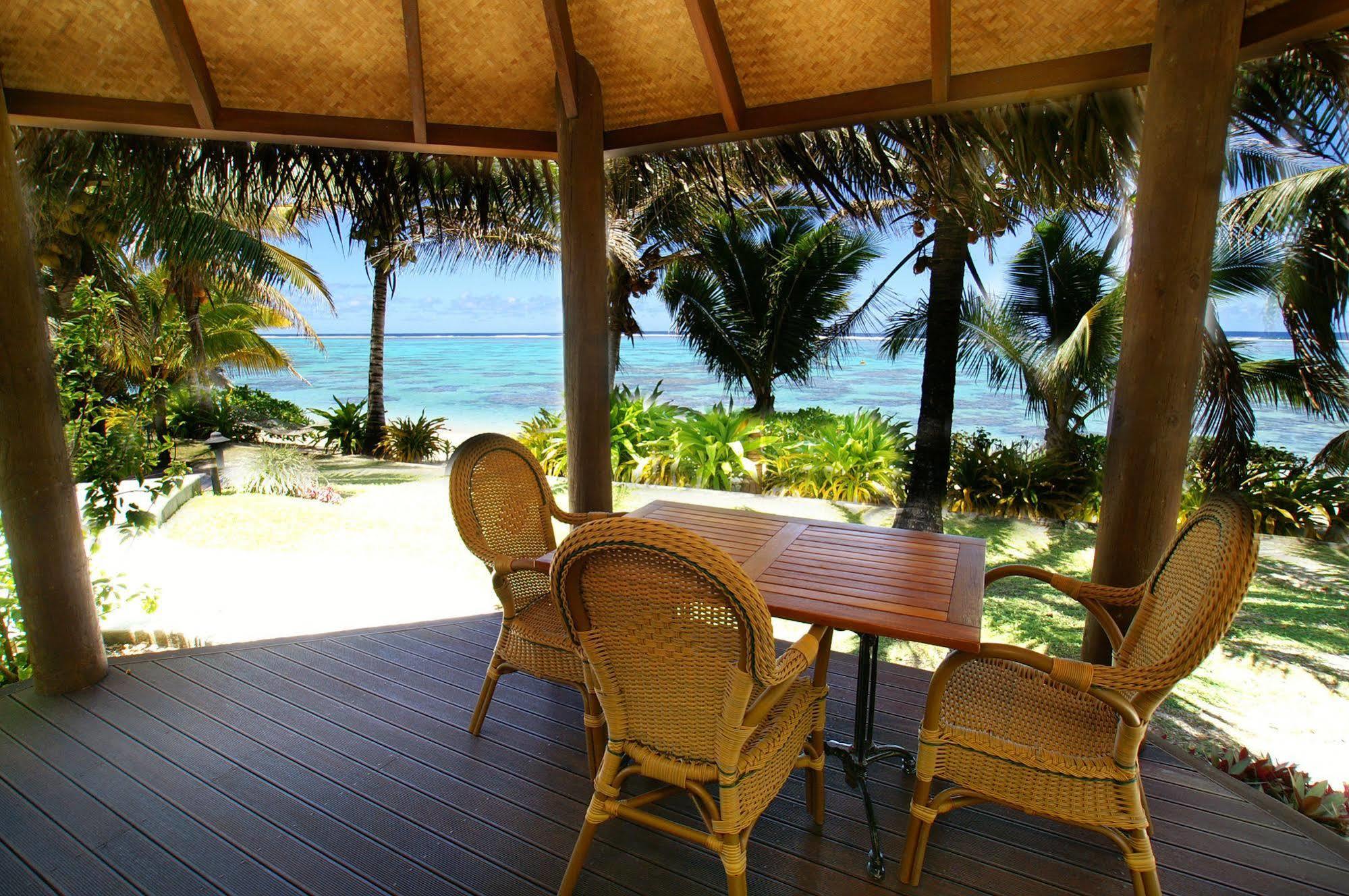 Motu Beachfront Art Hotel