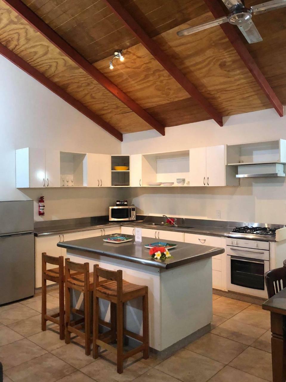 Dorothys Muri Beach Bungalows Apartment