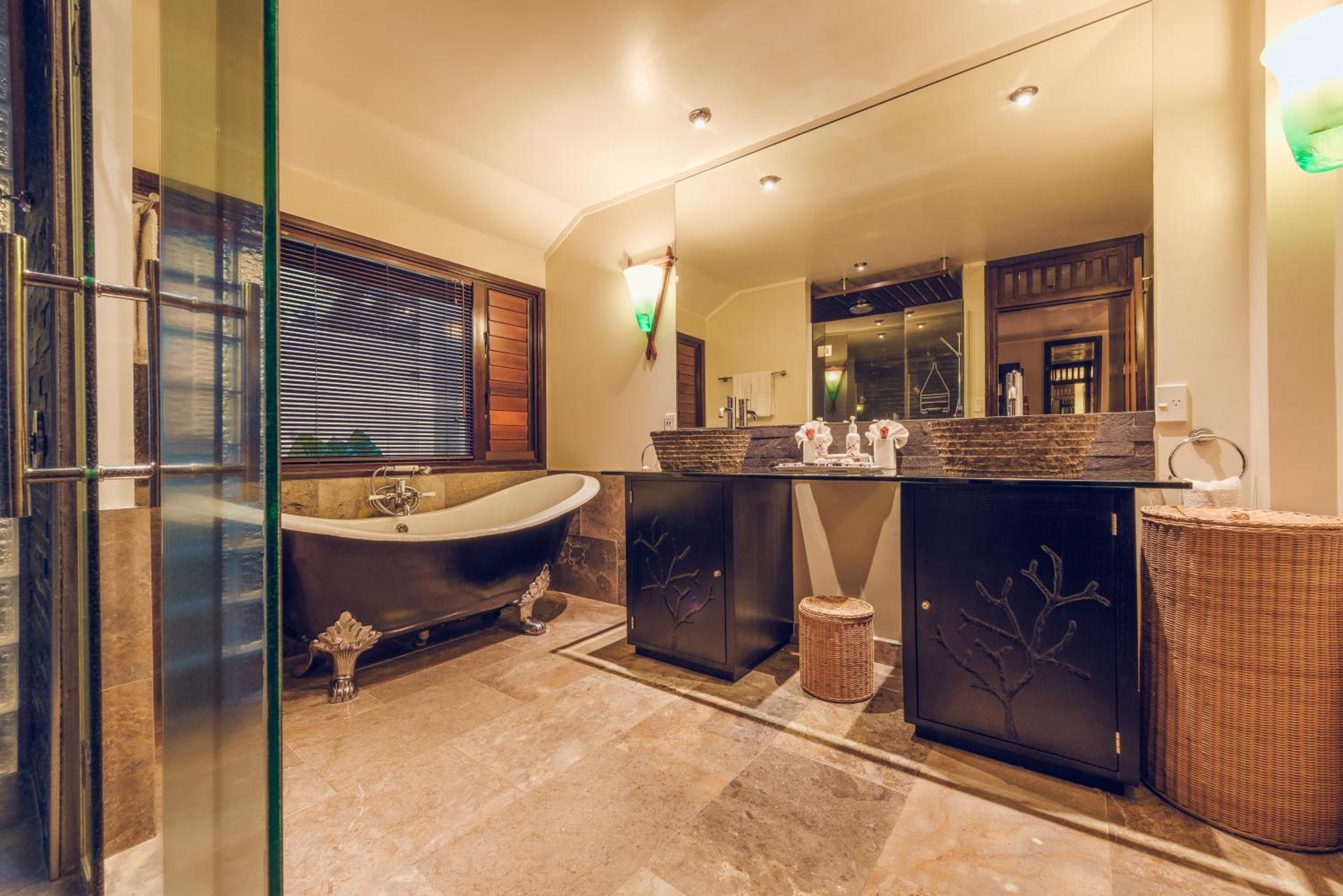 Crown & (adults Only) 5*