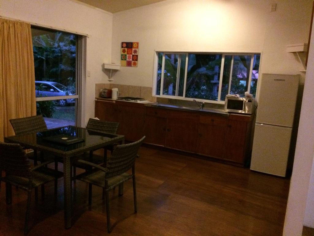 Raina Apartment