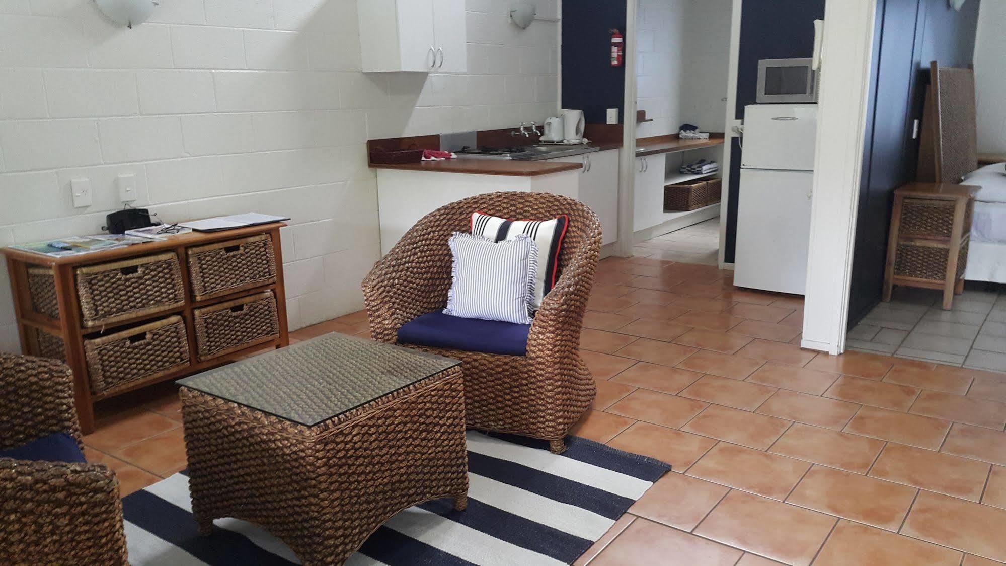 The Black Pearl Beachside Apartment